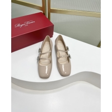 Roger Vivier flat shoes